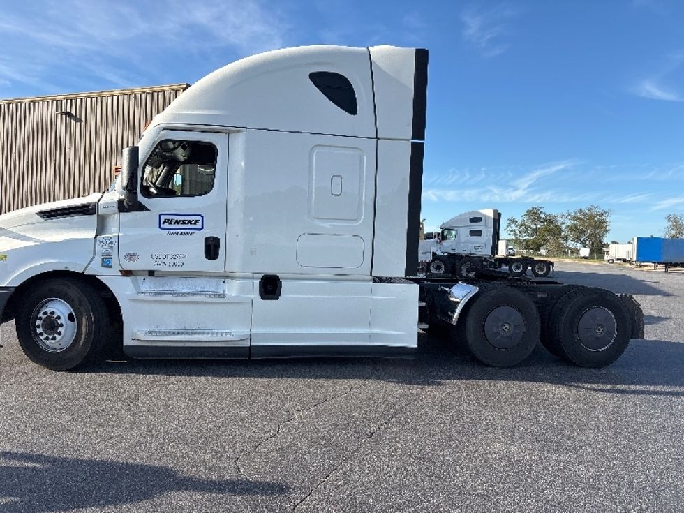 Sleeper Tractor-Heavy Duty Tractors-Freightliner-2021-T12664ST-Tallahassee-FL-596,214\n\t\tmiles-$ 52,750 - Image 4