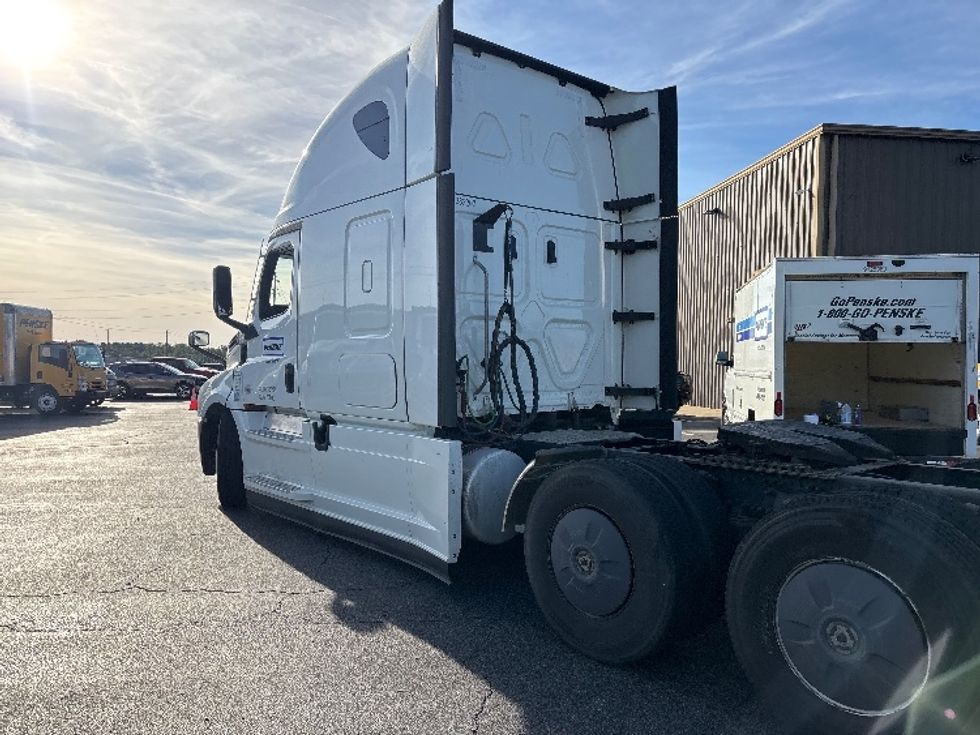 Sleeper Tractor-Heavy Duty Tractors-Freightliner-2021-T12664ST-Tallahassee-FL-596,214\n\t\tmiles-$ 52,750 - Image 5