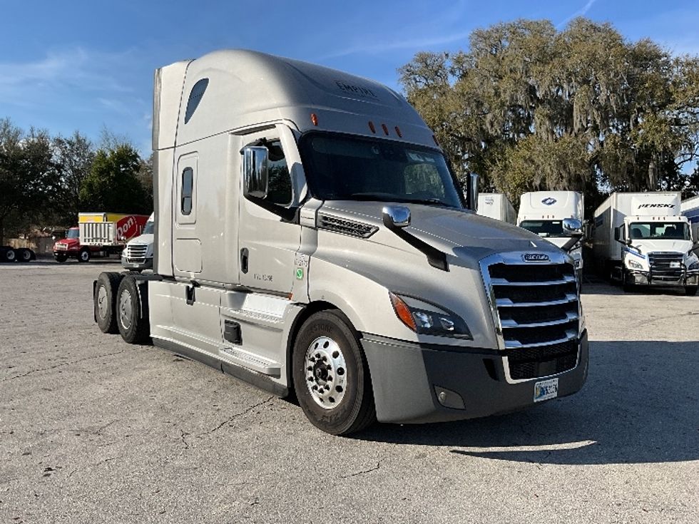 Sleeper Tractor-Heavy Duty Tractors-Freightliner-2021-T12664ST-Tampa-FL-361,486\n\t\tmiles-$ 71,500 - Image 1