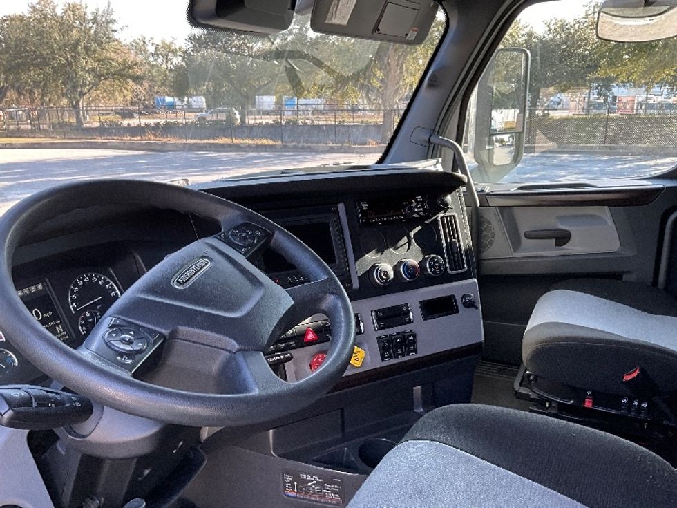 Sleeper Tractor-Heavy Duty Tractors-Freightliner-2021-T12664ST-Tampa-FL-361,486\n\t\tmiles-$ 71,500 - Image 10