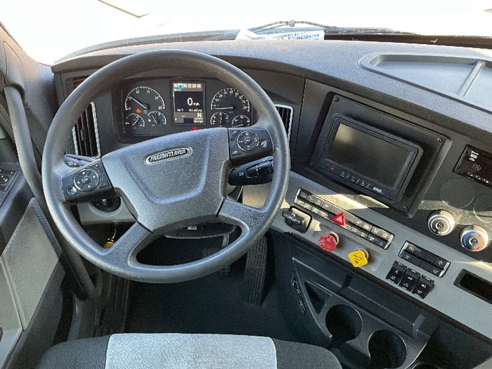 Sleeper Tractor-Heavy Duty Tractors-Freightliner-2021-T12664ST-Tampa-FL-361,486\n\t\tmiles-$ 71,500 - Image 11