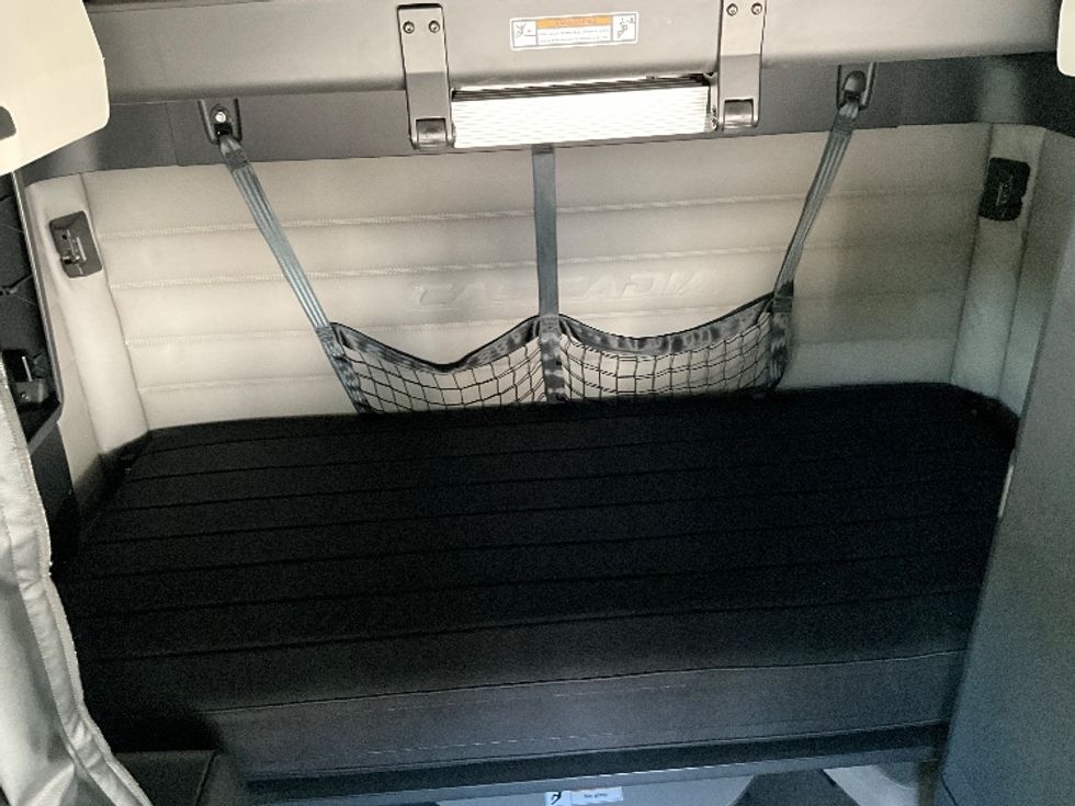 Sleeper Tractor-Heavy Duty Tractors-Freightliner-2021-T12664ST-Tampa-FL-361,486\n\t\tmiles-$ 71,500 - Image 16