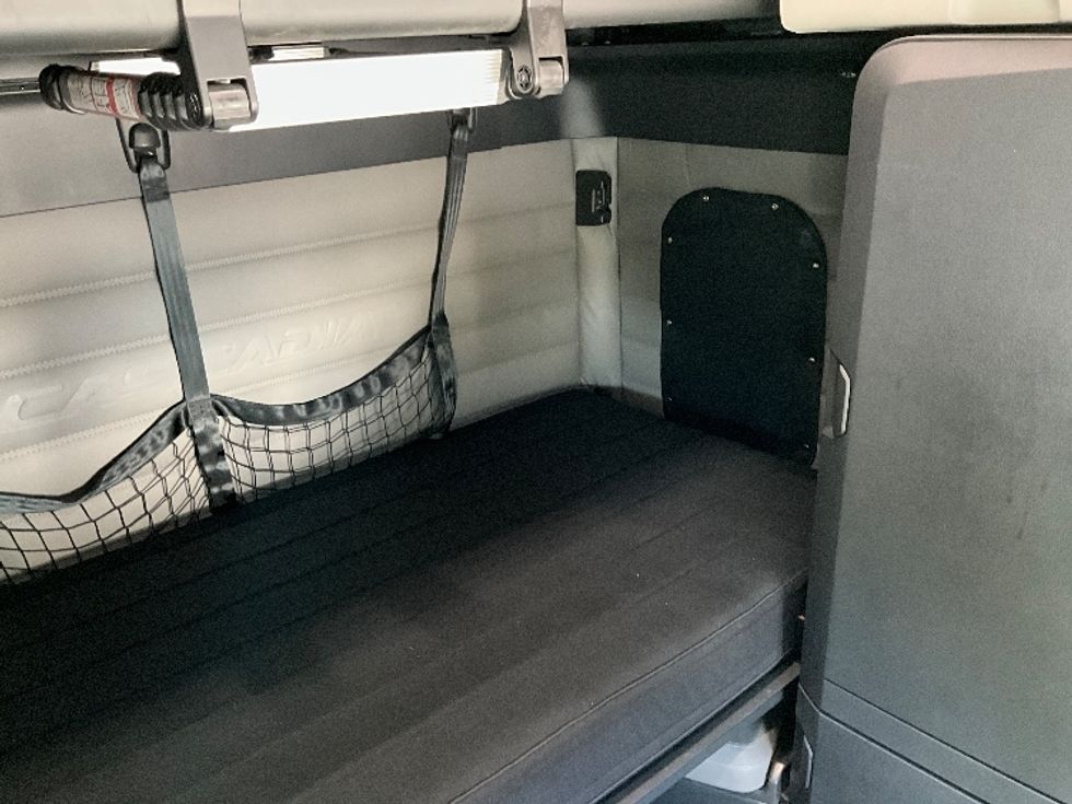 Sleeper Tractor-Heavy Duty Tractors-Freightliner-2021-T12664ST-Tampa-FL-361,486\n\t\tmiles-$ 71,500 - Image 17