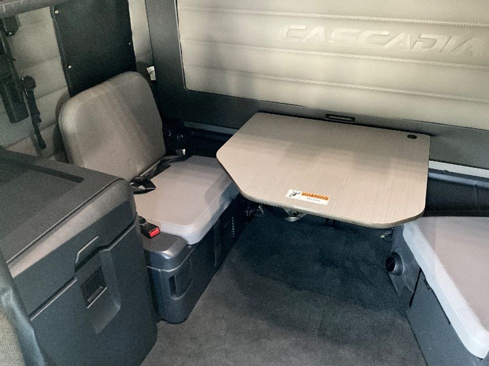 Sleeper Tractor-Heavy Duty Tractors-Freightliner-2021-T12664ST-Tampa-FL-361,486\n\t\tmiles-$ 71,500 - Image 19