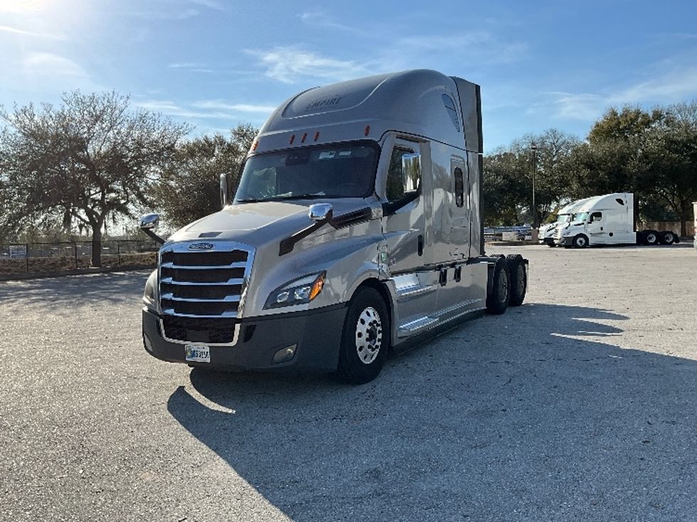 Sleeper Tractor-Heavy Duty Tractors-Freightliner-2021-T12664ST-Tampa-FL-361,486\n\t\tmiles-$ 71,500 - Image 3
