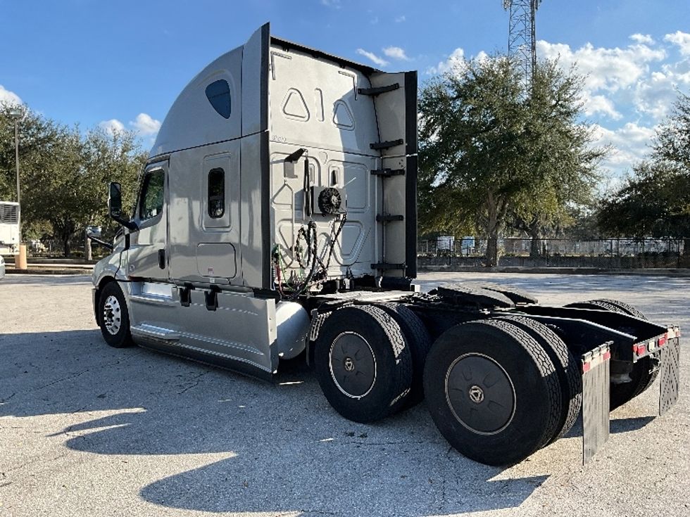 Sleeper Tractor-Heavy Duty Tractors-Freightliner-2021-T12664ST-Tampa-FL-361,486\n\t\tmiles-$ 71,500 - Image 5