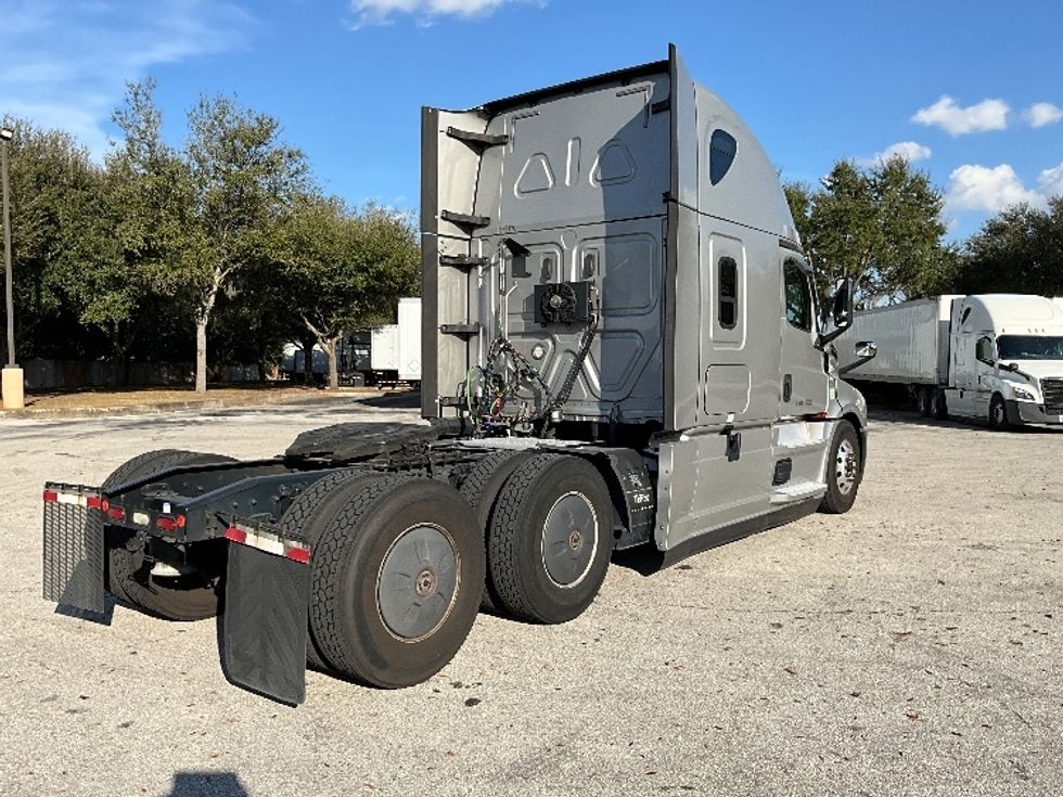 Sleeper Tractor-Heavy Duty Tractors-Freightliner-2021-T12664ST-Tampa-FL-361,486\n\t\tmiles-$ 71,500 - Image 7