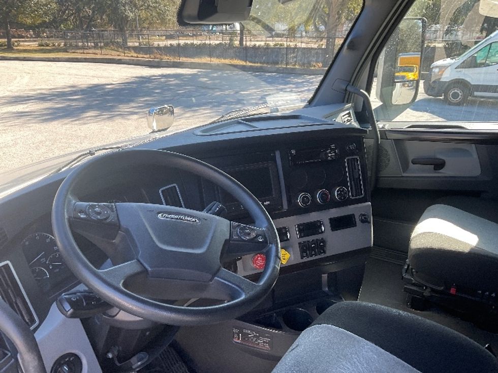 Sleeper Tractor-Heavy Duty Tractors-Freightliner-2021-T12664ST-Tampa-FL-362,711\n\t\tmiles-$ 71,500 - Image 10
