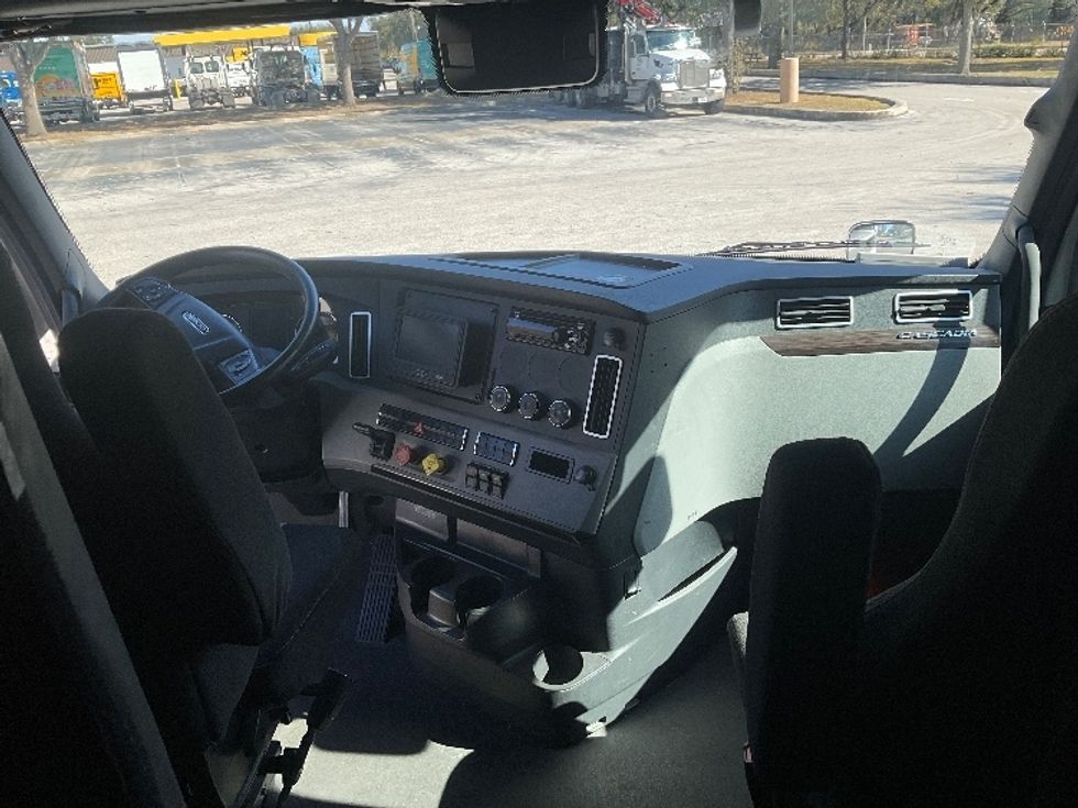 Sleeper Tractor-Heavy Duty Tractors-Freightliner-2021-T12664ST-Tampa-FL-362,711\n\t\tmiles-$ 71,500 - Image 12