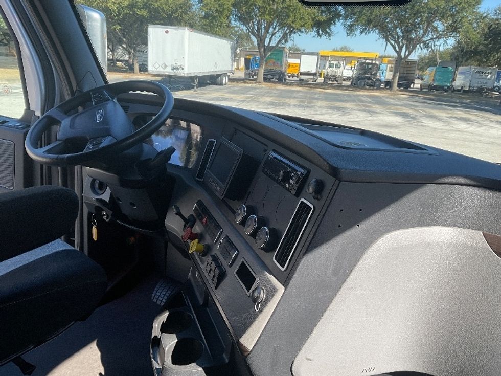 Sleeper Tractor-Heavy Duty Tractors-Freightliner-2021-T12664ST-Tampa-FL-362,711\n\t\tmiles-$ 71,500 - Image 15