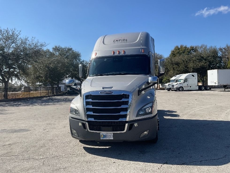 Sleeper Tractor-Heavy Duty Tractors-Freightliner-2021-T12664ST-Tampa-FL-362,711\n\t\tmiles-$ 71,500 - Image 2