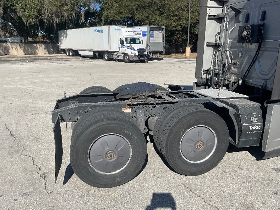 Sleeper Tractor-Heavy Duty Tractors-Freightliner-2021-T12664ST-Tampa-FL-362,711\n\t\tmiles-$ 71,500 - Image 23