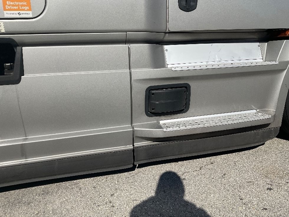 Sleeper Tractor-Heavy Duty Tractors-Freightliner-2021-T12664ST-Tampa-FL-362,711\n\t\tmiles-$ 71,500 - Image 24