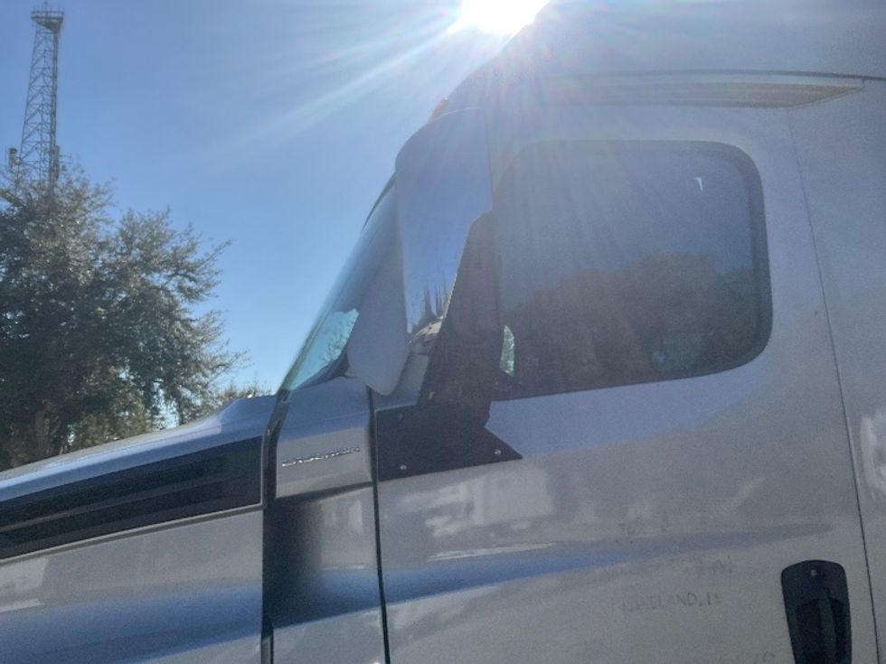 Sleeper Tractor-Heavy Duty Tractors-Freightliner-2021-T12664ST-Tampa-FL-362,711\n\t\tmiles-$ 71,500 - Image 25