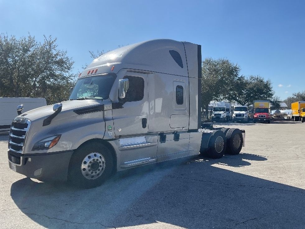 Sleeper Tractor-Heavy Duty Tractors-Freightliner-2021-T12664ST-Tampa-FL-362,711\n\t\tmiles-$ 71,500 - Image 3