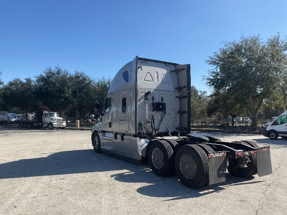 Sleeper Tractor-Heavy Duty Tractors-Freightliner-2021-T12664ST-Tampa-FL-362,711\n\t\tmiles-$ 71,500 - Image 5