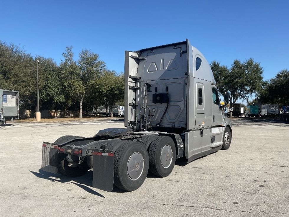 Sleeper Tractor-Heavy Duty Tractors-Freightliner-2021-T12664ST-Tampa-FL-362,711\n\t\tmiles-$ 71,500 - Image 7
