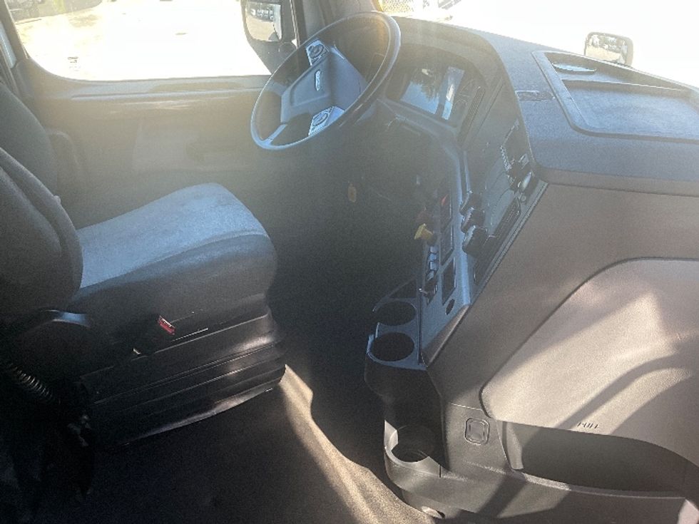 Sleeper Tractor-Heavy Duty Tractors-Freightliner-2021-T12664ST-Tampa-FL-411,878\n\t\tmiles-$ 69,750 - Image 15