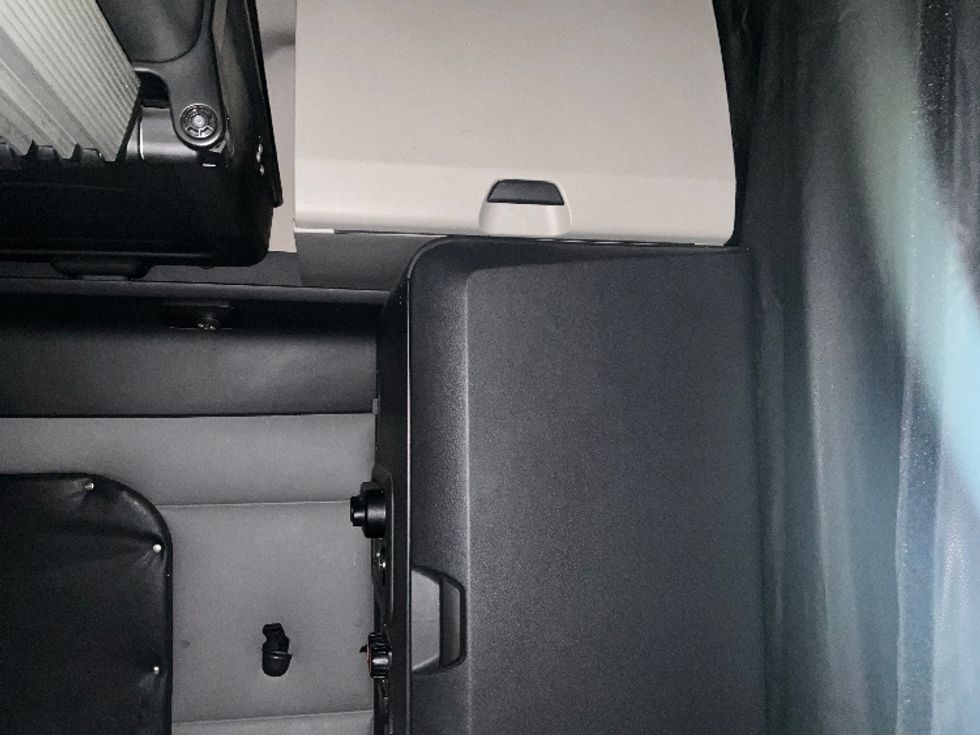 Sleeper Tractor-Heavy Duty Tractors-Freightliner-2021-T12664ST-Tampa-FL-411,878\n\t\tmiles-$ 69,750 - Image 19