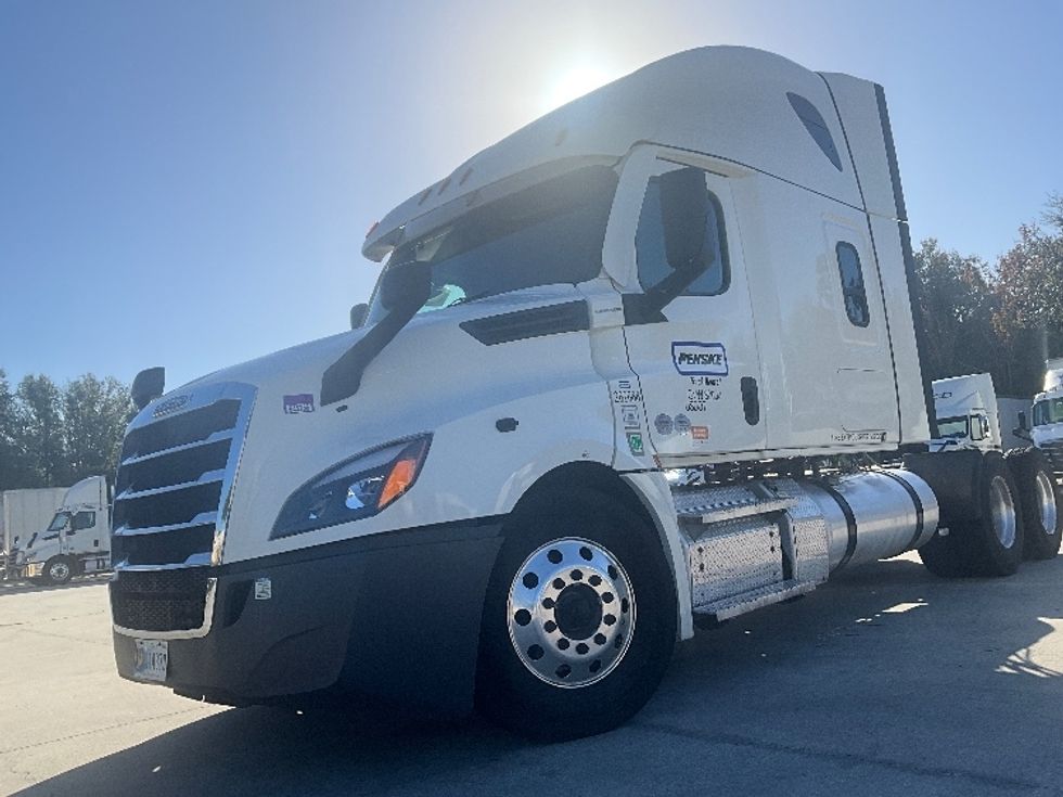 Sleeper Tractor-Heavy Duty Tractors-Freightliner-2021-T12664ST-Tampa-FL-411,878\n\t\tmiles-$ 69,750 - Image 3