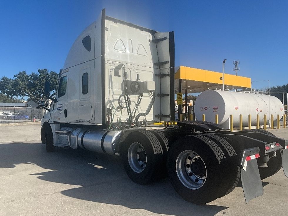 Sleeper Tractor-Heavy Duty Tractors-Freightliner-2021-T12664ST-Tampa-FL-411,878\n\t\tmiles-$ 69,750 - Image 5