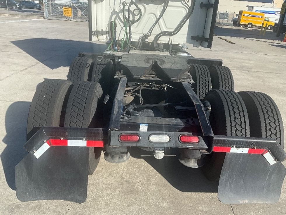 Sleeper Tractor-Heavy Duty Tractors-Freightliner-2021-T12664ST-Tampa-FL-411,878\n\t\tmiles-$ 69,750 - Image 6