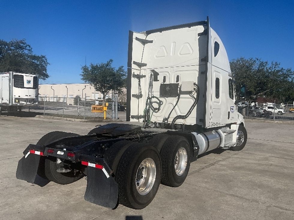 Sleeper Tractor-Heavy Duty Tractors-Freightliner-2021-T12664ST-Tampa-FL-411,878\n\t\tmiles-$ 69,750 - Image 7