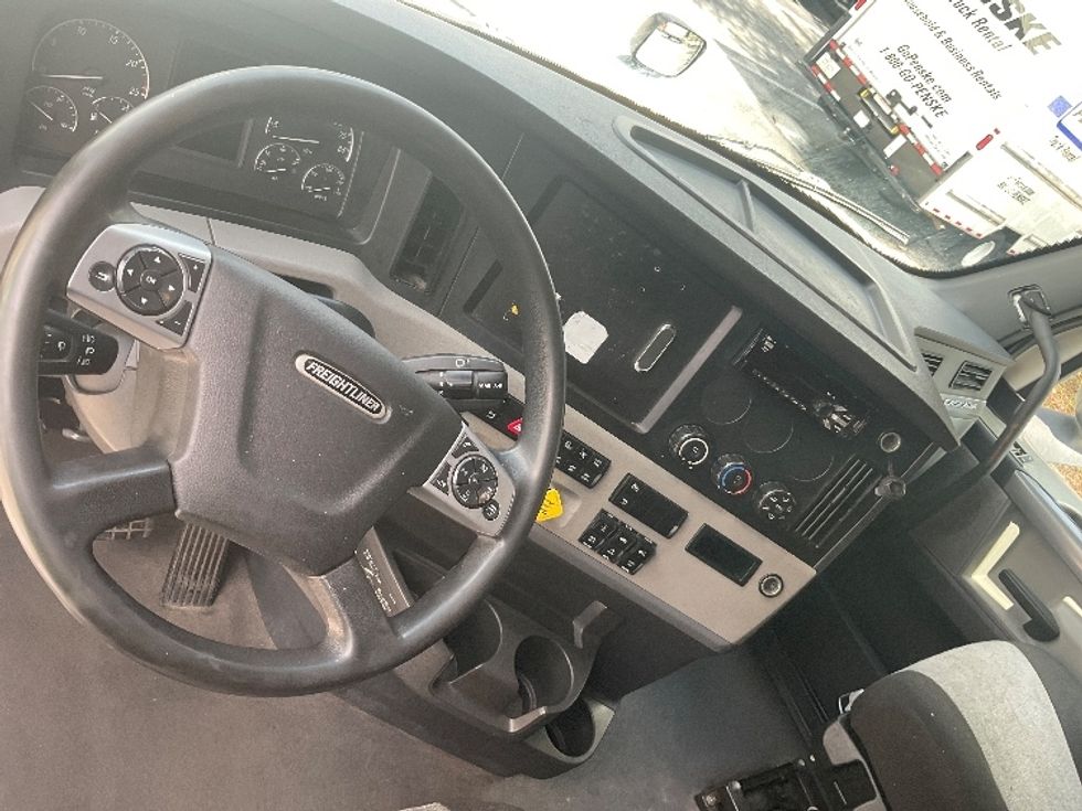 Sleeper Tractor-Heavy Duty Tractors-Freightliner-2021-T12664ST-Tampa-FL-554,236\n\t\tmiles-$ 60,750 - Image 11