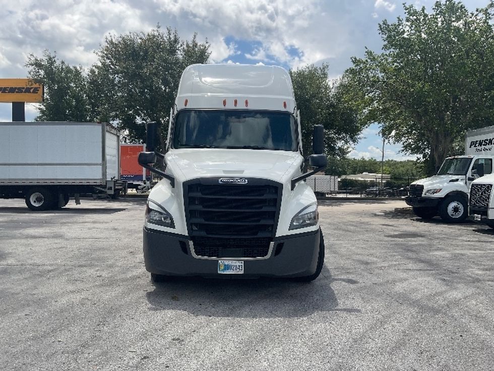 Sleeper Tractor-Heavy Duty Tractors-Freightliner-2021-T12664ST-Tampa-FL-554,236\n\t\tmiles-$ 60,750 - Image 2