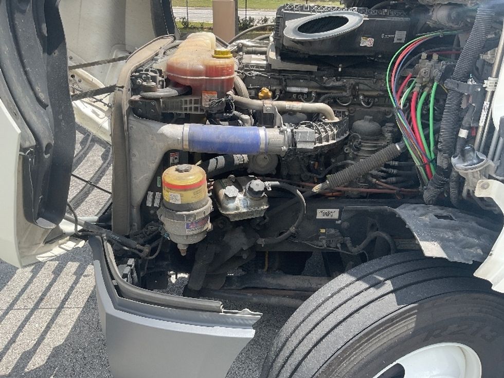 Sleeper Tractor-Heavy Duty Tractors-Freightliner-2021-T12664ST-Tampa-FL-554,236\n\t\tmiles-$ 60,750 - Image 21