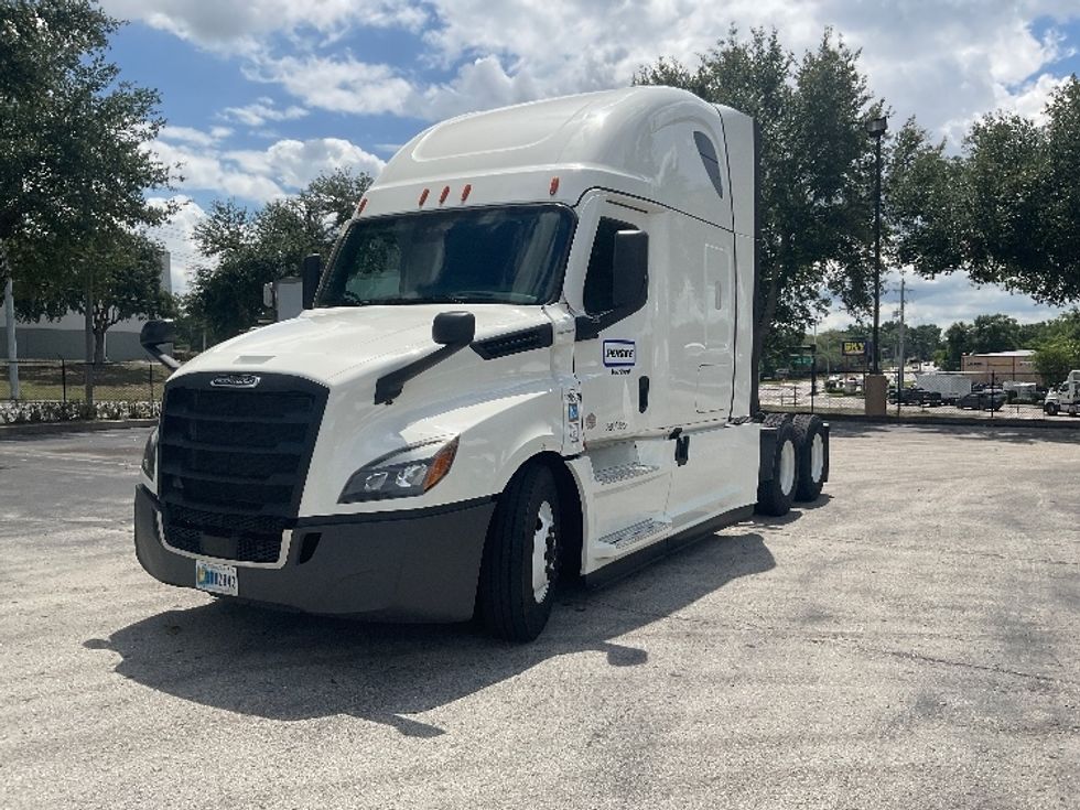 Sleeper Tractor-Heavy Duty Tractors-Freightliner-2021-T12664ST-Tampa-FL-554,236\n\t\tmiles-$ 60,750 - Image 3