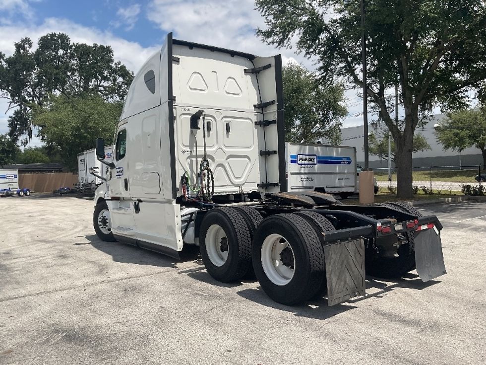 Sleeper Tractor-Heavy Duty Tractors-Freightliner-2021-T12664ST-Tampa-FL-554,236\n\t\tmiles-$ 60,750 - Image 5