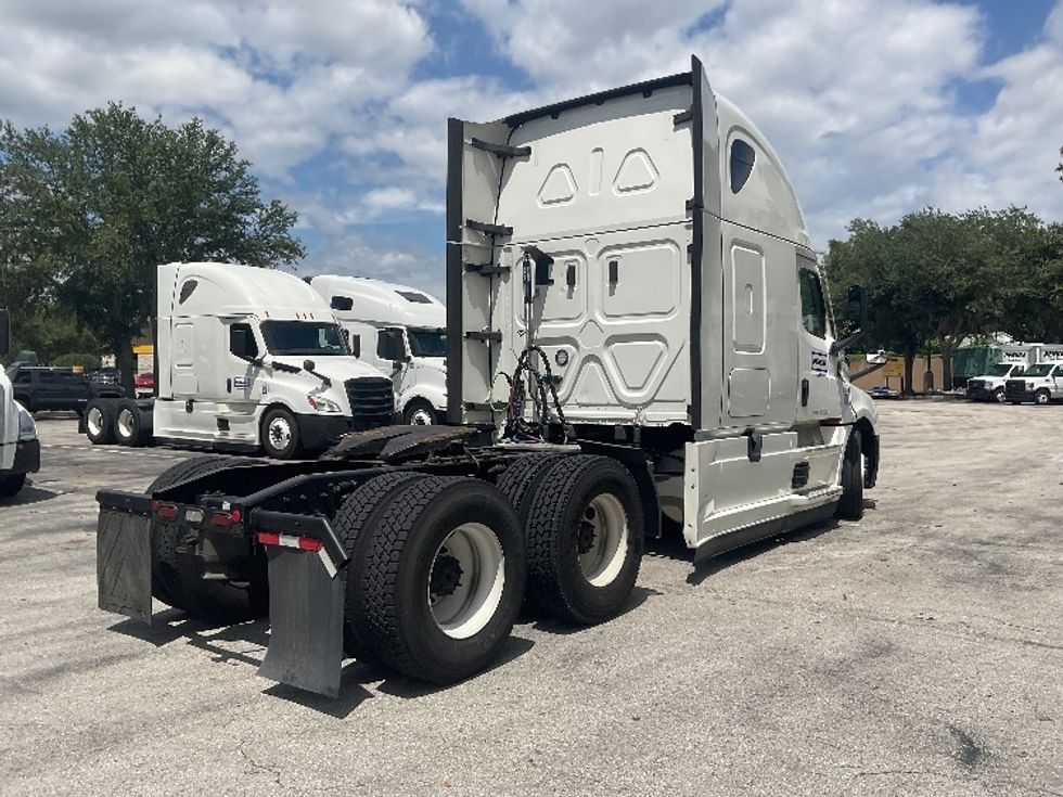 Sleeper Tractor-Heavy Duty Tractors-Freightliner-2021-T12664ST-Tampa-FL-554,236\n\t\tmiles-$ 60,750 - Image 7