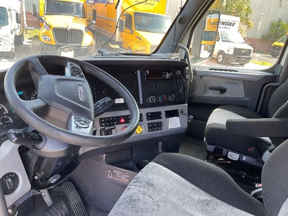 Sleeper Tractor-Heavy Duty Tractors-Freightliner-2021-T12664ST-Tampa-FL-603,076\n\t\tmiles-$ 56,750 - Image 10