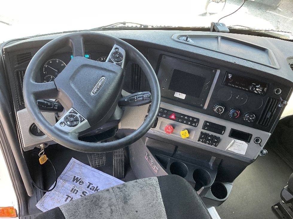 Sleeper Tractor-Heavy Duty Tractors-Freightliner-2021-T12664ST-Tampa-FL-603,076\n\t\tmiles-$ 56,750 - Image 11