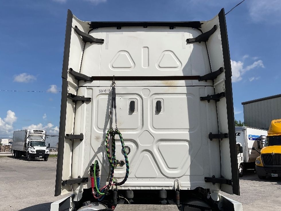Sleeper Tractor-Heavy Duty Tractors-Freightliner-2021-T12664ST-Tampa-FL-603,076\n\t\tmiles-$ 56,750 - Image 23