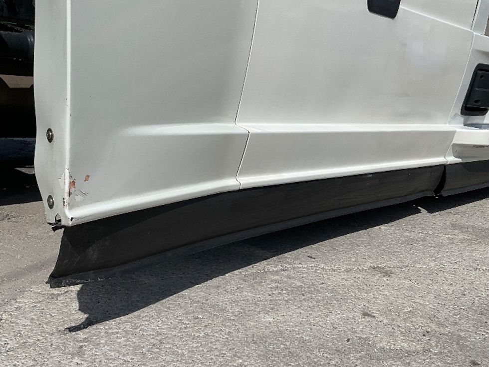 Sleeper Tractor-Heavy Duty Tractors-Freightliner-2021-T12664ST-Tampa-FL-603,076\n\t\tmiles-$ 56,750 - Image 25