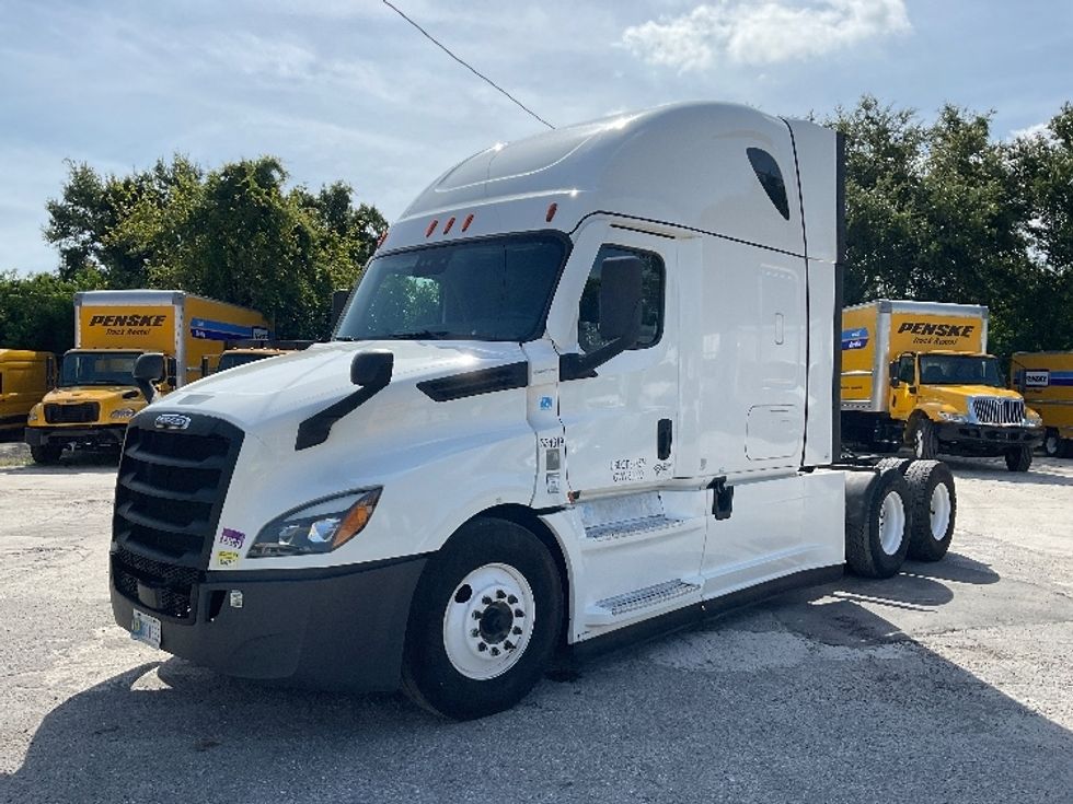2021 Freightliner Cascadia 126" Sleeper Cab photo 3