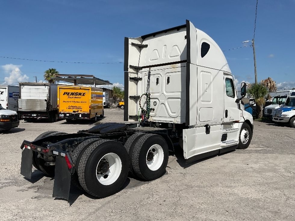 Sleeper Tractor-Heavy Duty Tractors-Freightliner-2021-T12664ST-Tampa-FL-603,076\n\t\tmiles-$ 56,750 - Image 7