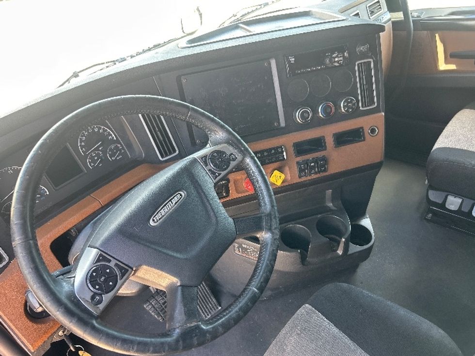 Sleeper Tractor-Heavy Duty Tractors-Freightliner-2021-T12664ST-Terrell-TX-496,463\n\t\tmiles-$ 64,750 - Image 10
