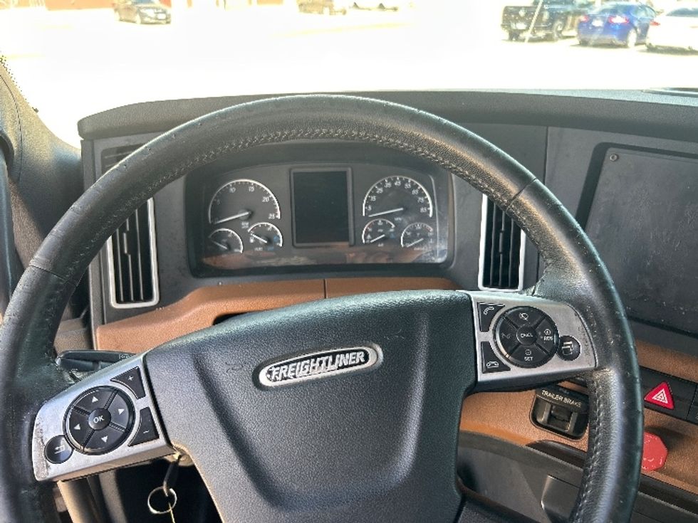 Sleeper Tractor-Heavy Duty Tractors-Freightliner-2021-T12664ST-Terrell-TX-496,463\n\t\tmiles-$ 64,750 - Image 11