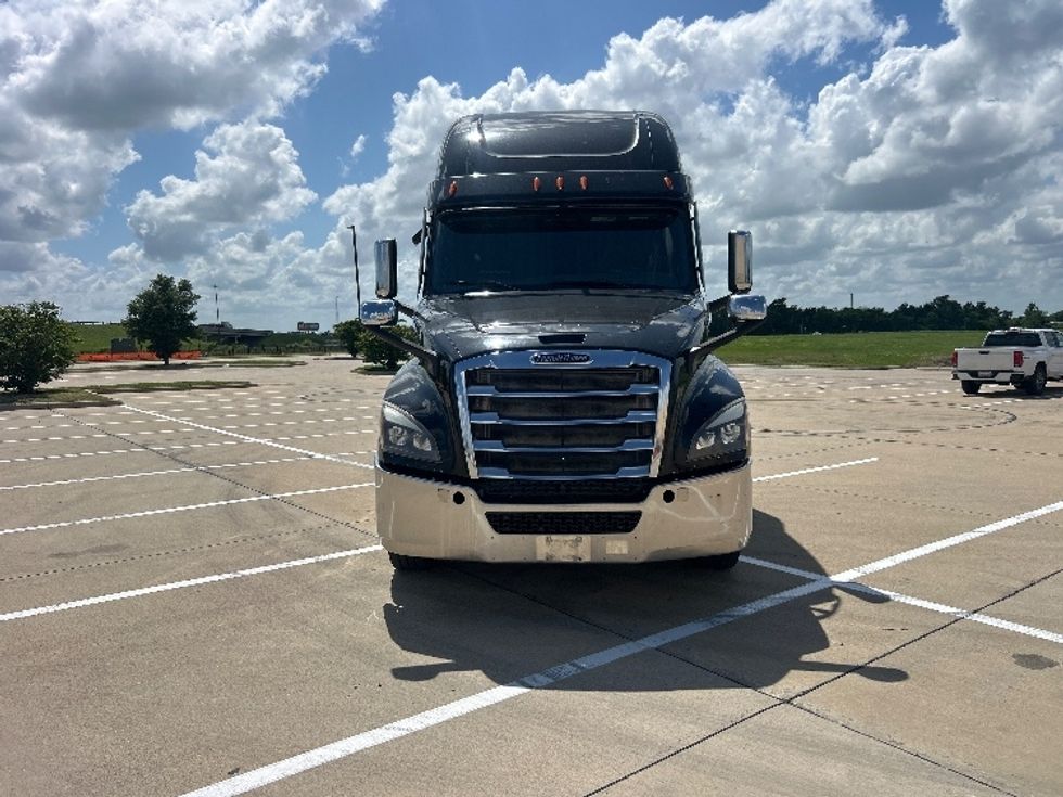 Sleeper Tractor-Heavy Duty Tractors-Freightliner-2021-T12664ST-Terrell-TX-496,463\n\t\tmiles-$ 64,750 - Image 2