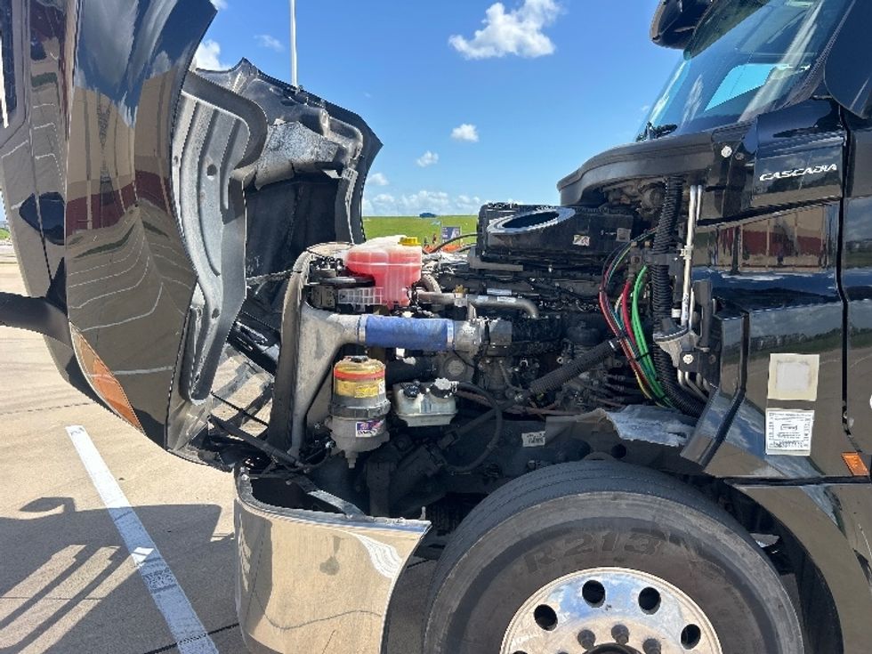 Sleeper Tractor-Heavy Duty Tractors-Freightliner-2021-T12664ST-Terrell-TX-496,463\n\t\tmiles-$ 64,750 - Image 21