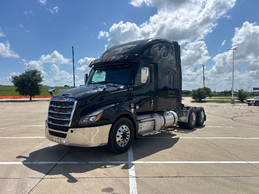 Sleeper Tractor-Heavy Duty Tractors-Freightliner-2021-T12664ST-Terrell-TX-496,463\n\t\tmiles-$ 64,750 - Image 3