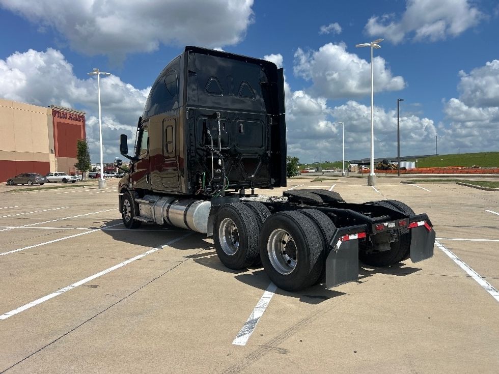 Sleeper Tractor-Heavy Duty Tractors-Freightliner-2021-T12664ST-Terrell-TX-496,463\n\t\tmiles-$ 64,750 - Image 5