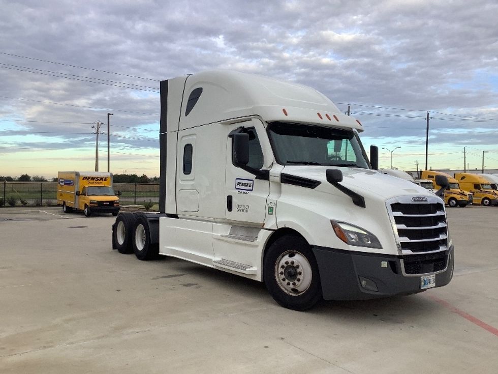 Sleeper Tractor-Heavy Duty Tractors-Freightliner-2021-T12664ST-Torrance-CA-542,463\n\t\tmiles-$ 78,000 - Image 1