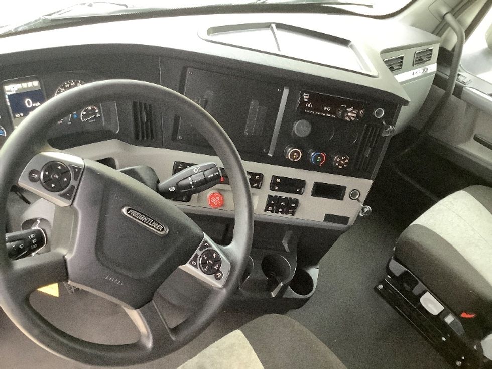 Sleeper Tractor-Heavy Duty Tractors-Freightliner-2021-T12664ST-Torrance-CA-542,463\n\t\tmiles-$ 78,000 - Image 10
