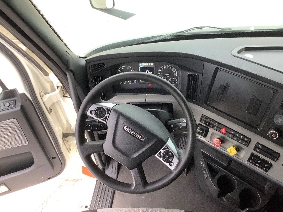 Sleeper Tractor-Heavy Duty Tractors-Freightliner-2021-T12664ST-Torrance-CA-542,463\n\t\tmiles-$ 78,000 - Image 11