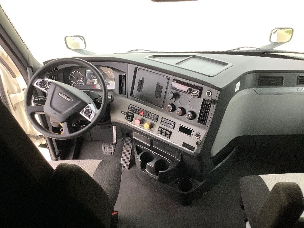Sleeper Tractor-Heavy Duty Tractors-Freightliner-2021-T12664ST-Torrance-CA-542,463\n\t\tmiles-$ 78,000 - Image 12