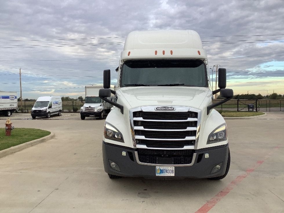 Sleeper Tractor-Heavy Duty Tractors-Freightliner-2021-T12664ST-Torrance-CA-542,463\n\t\tmiles-$ 78,000 - Image 2